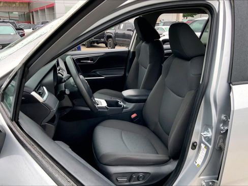 Used 2024 Toyota RAV4 XLE image 8