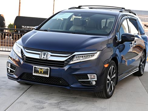 Used 2018 Honda Odyssey Elite image 3