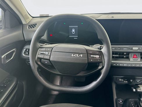 Used 2025 Kia K4 LXS image 18