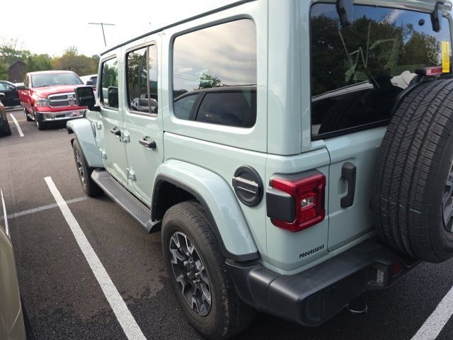 Used 2024 Jeep Wrangler Unlimited Sahara w/ Technology Group AWD/4WD image 5