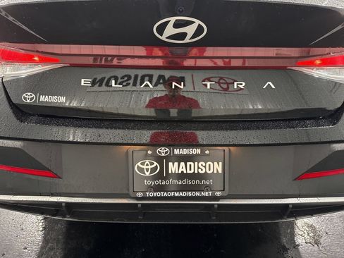 Used 2024 Hyundai Elantra SEL FWD image 39
