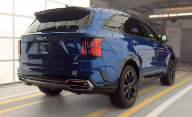 Used 2023 Kia Sorento SX AWD/4WD image 3