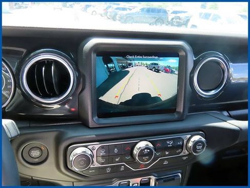 Used 2023 Jeep Wrangler Unlimited Sahara AWD/4WD image 20