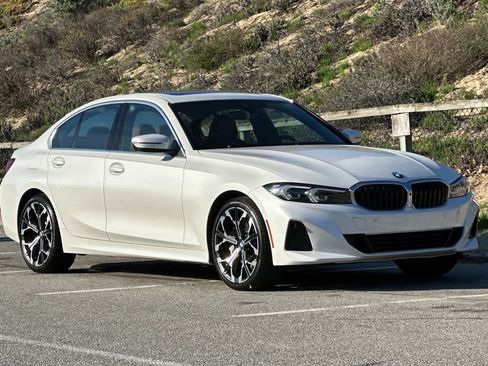 Used 2025 BMW 330i Sedan image 5