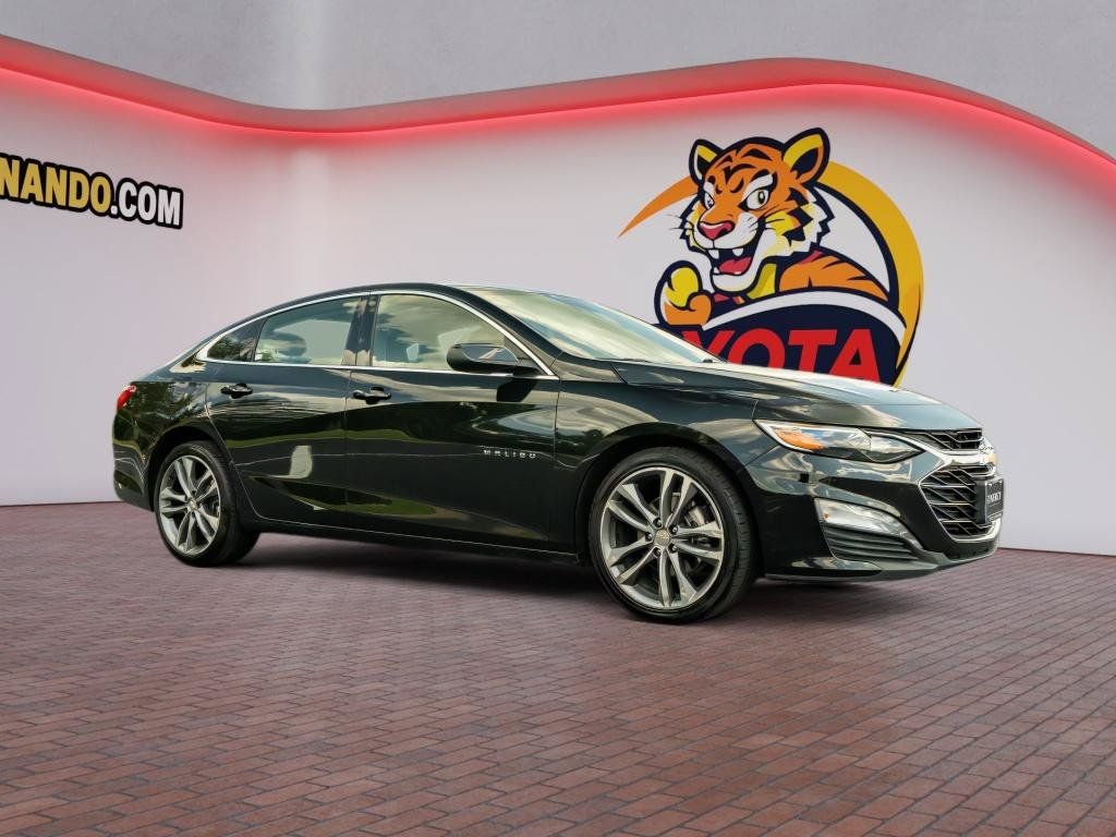 Used 2025 Chevrolet Malibu LT FWD image 3
