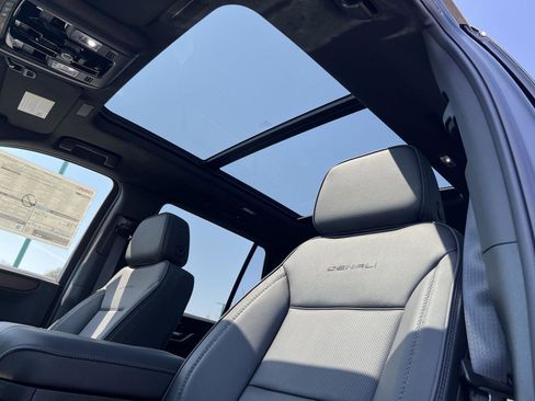 New 2026 GMC Yukon Denali image 39