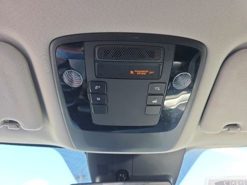 Used 2024 Kia Carnival LX FWD image 37