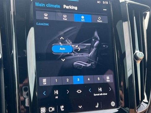 Certified 2024 Volvo XC60 T8 Ultimate w/ Protection Package Premier image 22