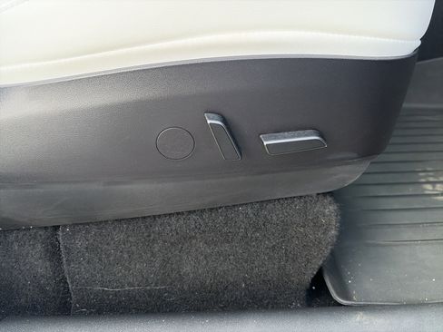 Used 2021 Tesla Model Y Long Range image 36