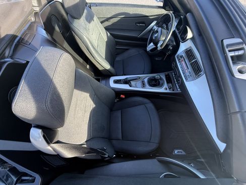 Used 2004 BMW Z4 2.5i RWD image 29