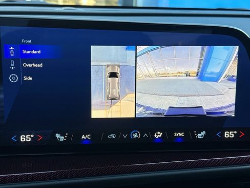 Used 2025 Chevrolet Traverse Z71 w/ Driver Confidence Package image 34