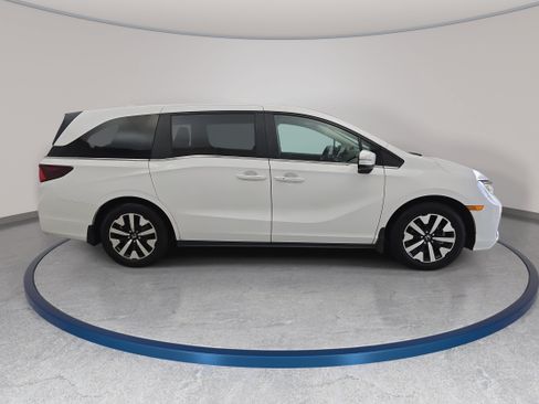 Certified 2026 Honda Odyssey EX-L image 4