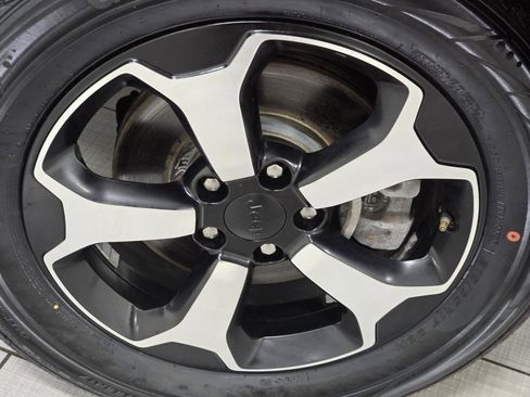 Used 2021 Jeep Renegade Trailhawk image 7