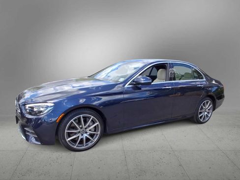 Used 2023 Mercedes-Benz E 350 4MATIC Sedan image 4