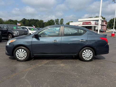 Used 2015 Nissan Versa SV FWD image 2