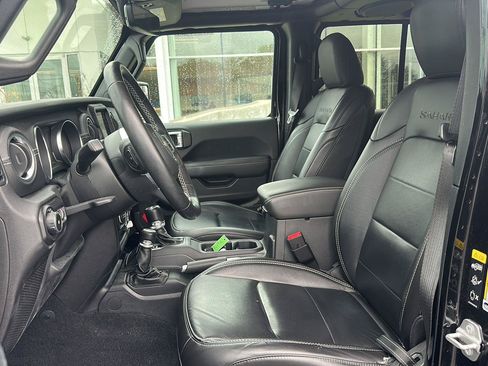 Used 2021 Jeep Wrangler Unlimited Sahara AWD/4WD image 9