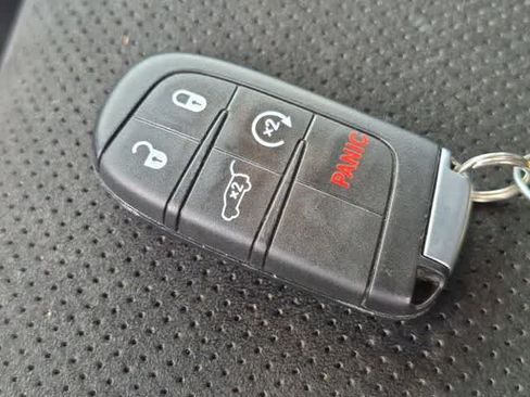 Certified 2022 Jeep Grand Cherokee Laredo X AWD/4WD image 33