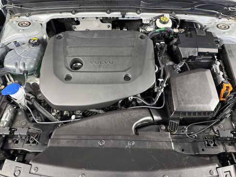 Used 2025 Volvo XC40 B5 Core image 27