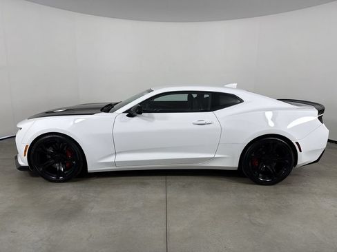 Used 2018 Chevrolet Camaro SS RWD image 2