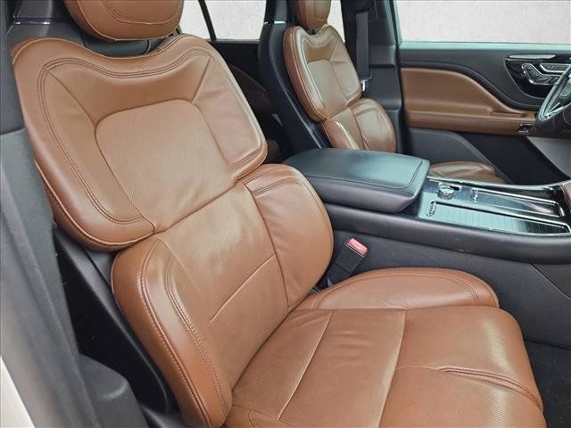 Used 2020 Lincoln Aviator Grand Touring w/ Equipment Group 302A AWD/4WD image 16