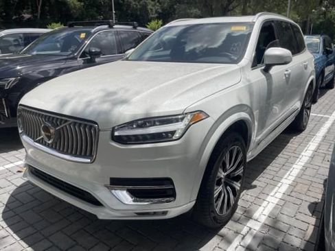 Used 2025 Volvo XC90 B5 Core AWD/4WD image 14