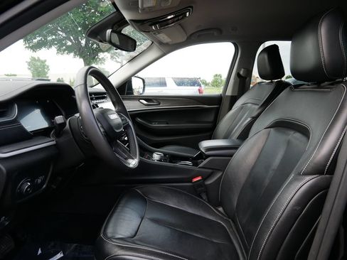 Used 2023 Jeep Grand Cherokee Limited AWD/4WD image 9