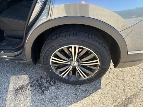 Used 2018 Volkswagen Tiguan SEL AWD/4WD image 28