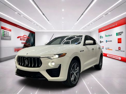Used 2020 Maserati Levante AWD/4WD image 4
