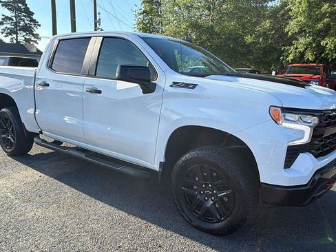 Used 2025 Chevrolet Silverado 1500 LT Trail Boss w/ Convenience Package II image 3