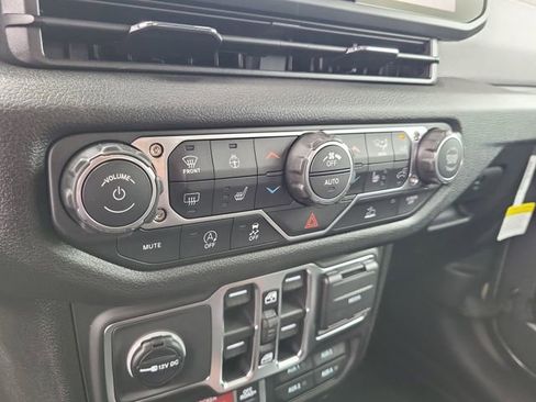 New 2026 Jeep Gladiator Sport AWD/4WD image 16