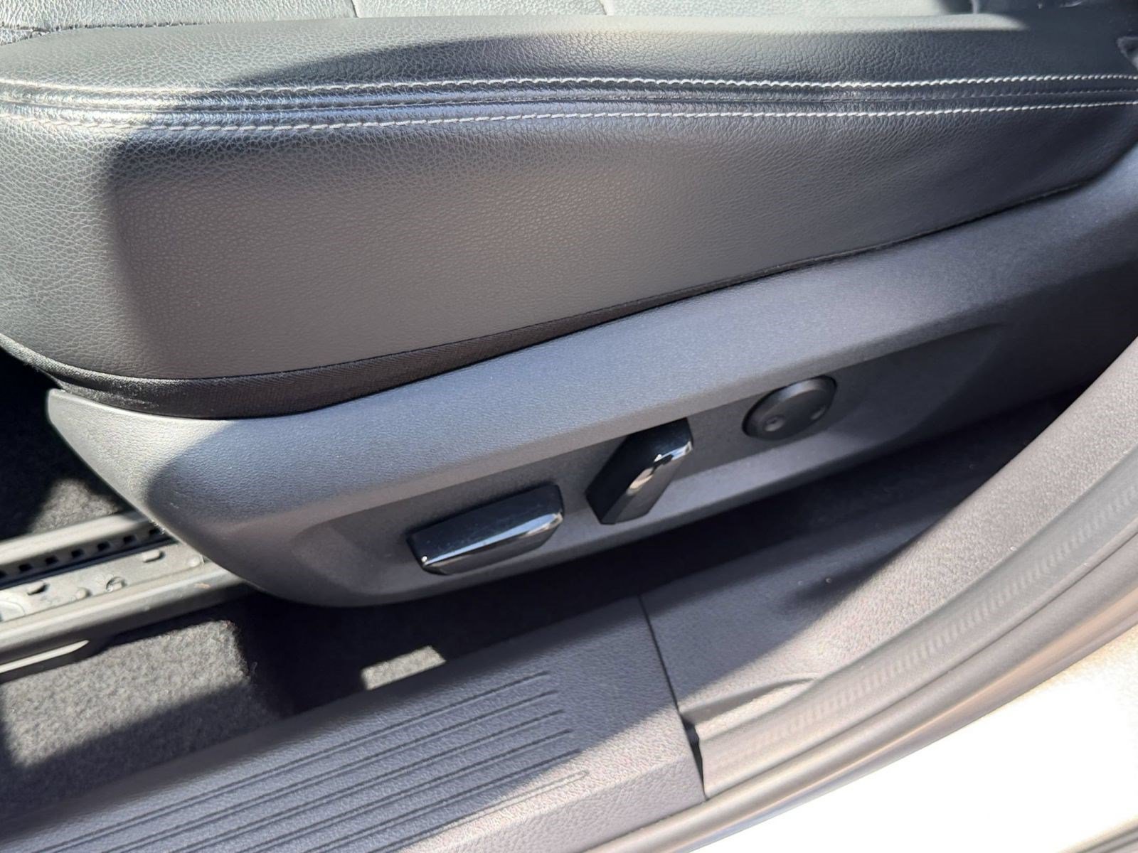 Used 2021 Nissan Rogue SL FWD image 14
