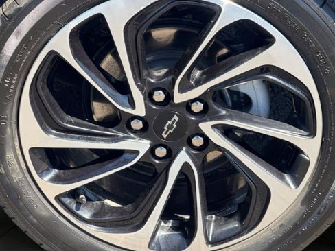 Used 2022 Chevrolet Bolt EUV Premier w/ Sun & Sound Package FWD image 11