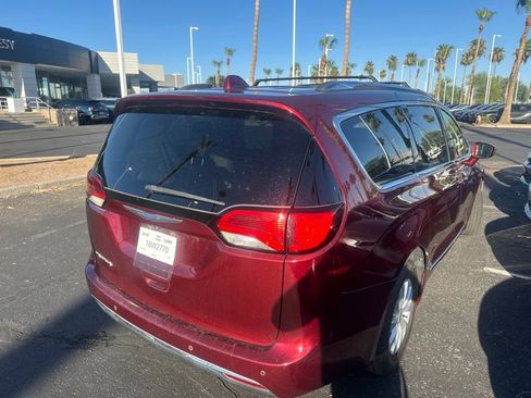 Used 2019 Chrysler Pacifica Touring-L FWD image 4