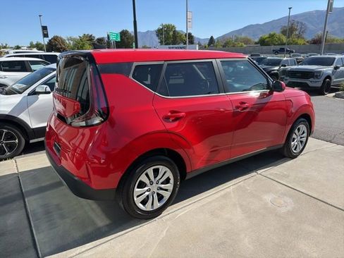 Certified 2023 Kia Soul LX FWD image 4