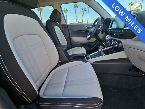 Used 2025 Hyundai Venue SEL FWD image 18