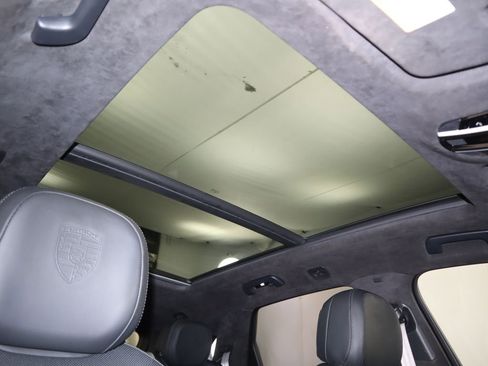 Used 2023 Porsche Cayenne Platinum Edition image 19