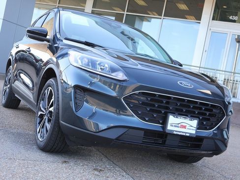 Used 2022 Ford Escape SE w/ SE Sport Appearance Package image 7