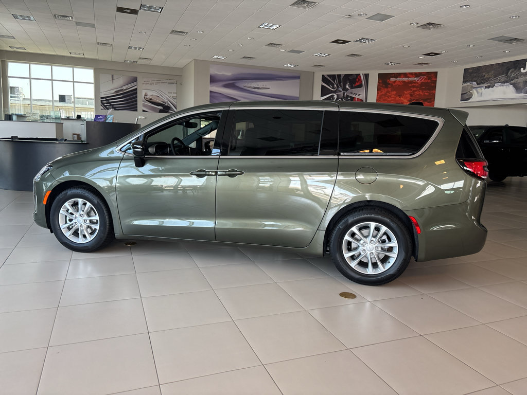 New 2027 Chrysler Pacifica Select FWD image 8