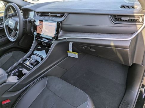 New 2026 Jeep Grand Cherokee Altitude AWD/4WD image 28