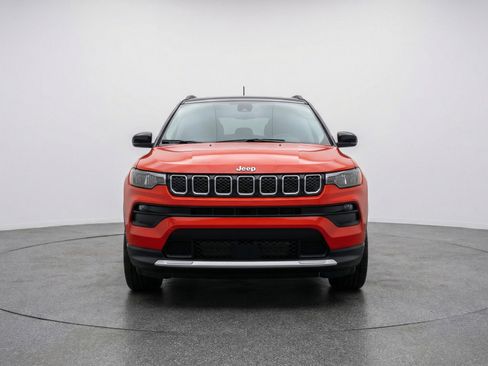 Used 2025 Jeep Compass Limited AWD/4WD image 2