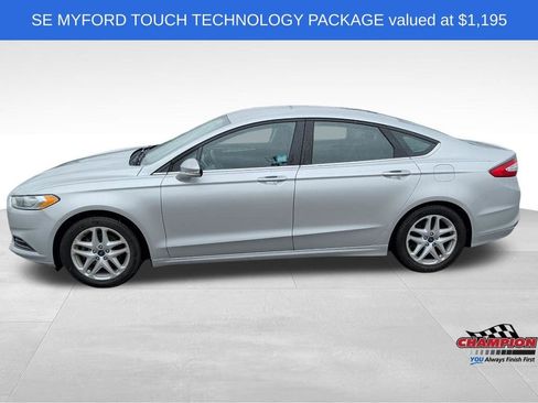Used 2016 Ford Fusion SE FWD image 2