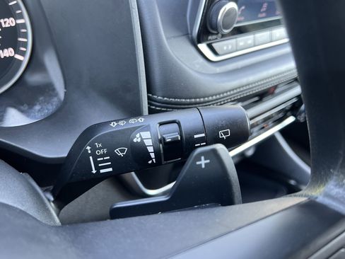 Used 2024 Nissan Rogue S image 10