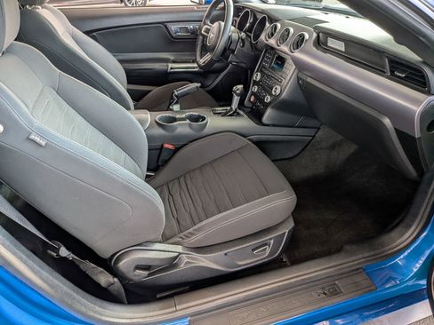 Used 2017 Ford Mustang Coupe RWD image 28