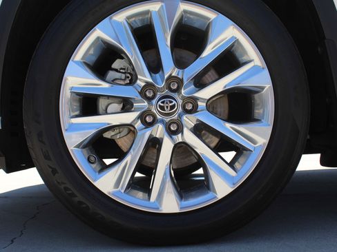 Used 2023 Toyota Highlander Limited FWD image 12