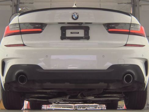 Used 2019 BMW 330i Sedan w/ M Sport Package RWD image 10