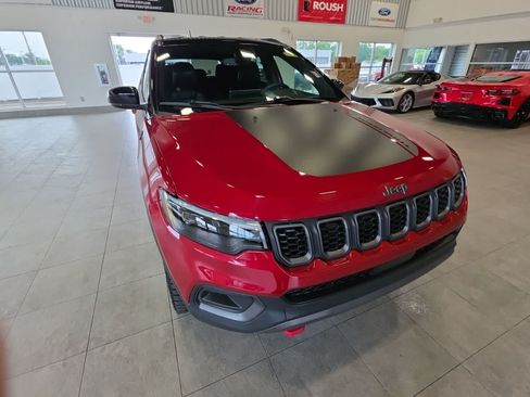 Used 2024 Jeep Compass Trailhawk w/ Trailhawk Elite Group AWD/4WD image 4