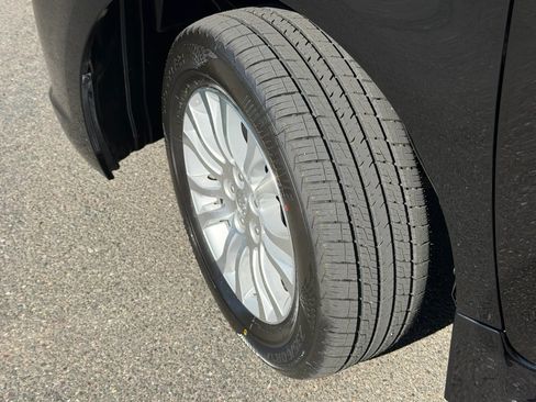 Used 2013 Toyota Sienna XLE w/ Premium Pkg FWD image 15
