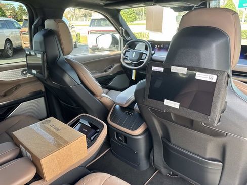 New 2025 Lincoln Navigator L Black Label image 23