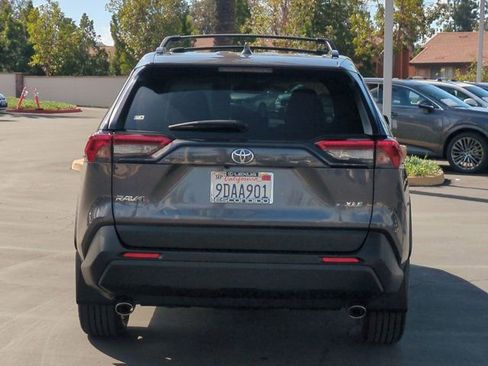 Used 2022 Toyota RAV4 XLE Premium image 6