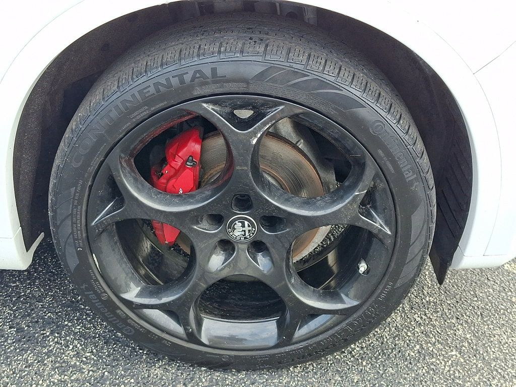 Used 2023 Alfa Romeo Stelvio Veloce AWD/4WD image 9